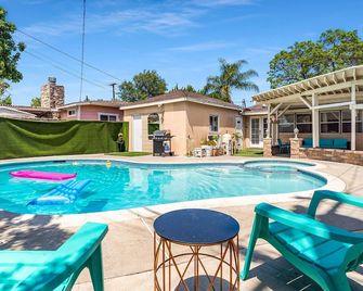 Perfect Oasis w/ Pool, jacuzzi, close to airports, beach, entertainment and more - Long Beach - Pool