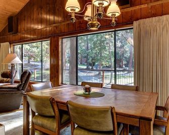Coyle's Cabin - Wawona - Essbereich