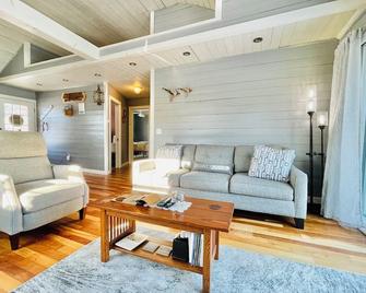 Escape to Belhana, Recreational Riverfront Cottage - SPA and Outdoor Living - Tunkhannock - Living room