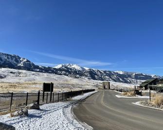 Yellowstone Retreat Rentals U2: two blocks from Yellowstone! - Gardiner - Widok na zewnątrz