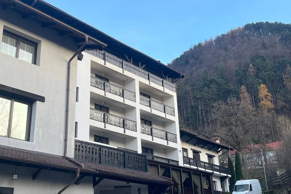 كلاسيك إن باي راداتسيني - براسوف - مبنى