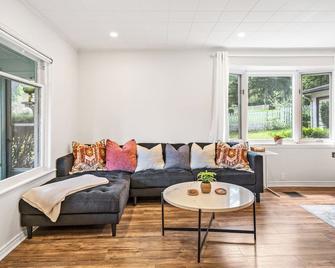 Queenston Cottage - Queenston - Huiskamer