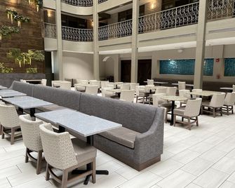 Embassy Suites by Hilton Chicago Schaumburg Woodfield - Schaumburg - Restaurant