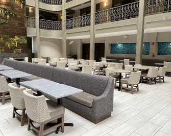 Embassy Suites by Hilton Chicago Schaumburg Woodfield - שאומבורג - מסעדה