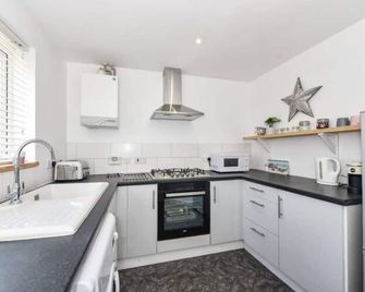 The Little House, boutique home near the sea - Chichester - Kitchen