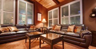 Best Western Plus Humboldt Bay Inn - Eureka - Living room