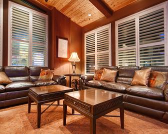 Best Western Plus Humboldt Bay Inn - Eureka - Living room