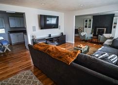The OC Haus| Come to a comfy, cozy, corner of Oregon City - Oregón City - Sala de estar