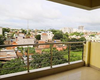 Deluxe Service Apartment 3 Bhk City Centre - Ranchi - Balcony