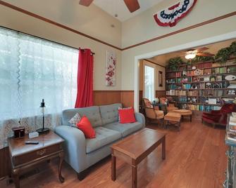 Spacious Downtown Jackson Retreat- Historic Hangout - Jackson - Soggiorno