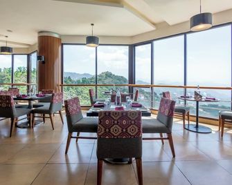 스털링 무수리 - 데흐라둔 - 레스토랑