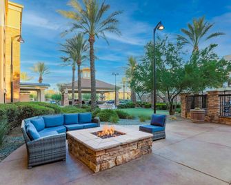 SpringHill Suites by Marriott Phoenix Glendale Sports & Entertainment District - Glendale - Binnenhof
