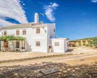 Cozy home in Villanueva del Rosario - Villanueva del Rosario - Building
