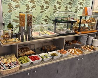 Hotel Parma - Milán - Buffet