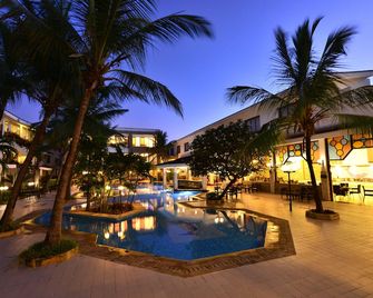 Baobab Holiday Resort - מומבסה - בריכה