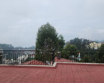 Indipendent villa with a beautiful view of the city and the forest. - Kodaikanal - Balcony