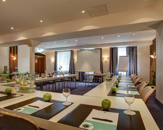 تريب إن هوتل إسبلاناديه - دوسيلدورف - مطعم