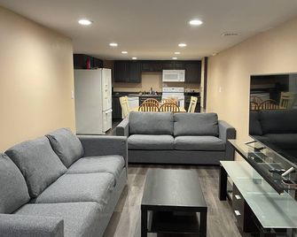 Modern House . We built new deck in the front, for our guest to enjoy the view - Bethlehem - Living room