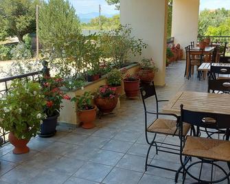 Hotel Spiridoula - Kleidonia - Patio