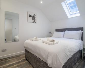 Abbey House Apartment B - Paisley