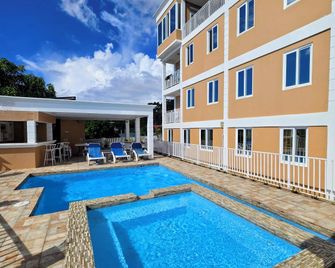 Vip Residence - Ocean & Pool View Lovely 2-Bedroom Apartment - Roseau - Pool