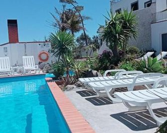 In Mountain - Caniço - Piscina