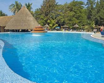 Senegambia Beach Hotel - Serrekunda - Alberca