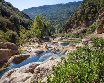 Contemporary Comfortable & Warm Cottage In The Heart Of Nature. Great View. Swimming Pool - Durban-Corbières - Piscina