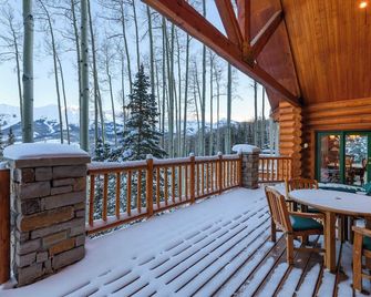 Snowdrift Cabin by AvantStay Breathtaking Home w Prime Ski Access - Mountain Village - Balcony