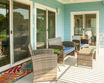 Waterfront With Boat Slip, Sports Bar, Sup's, Great Location! - Willis - Balcony