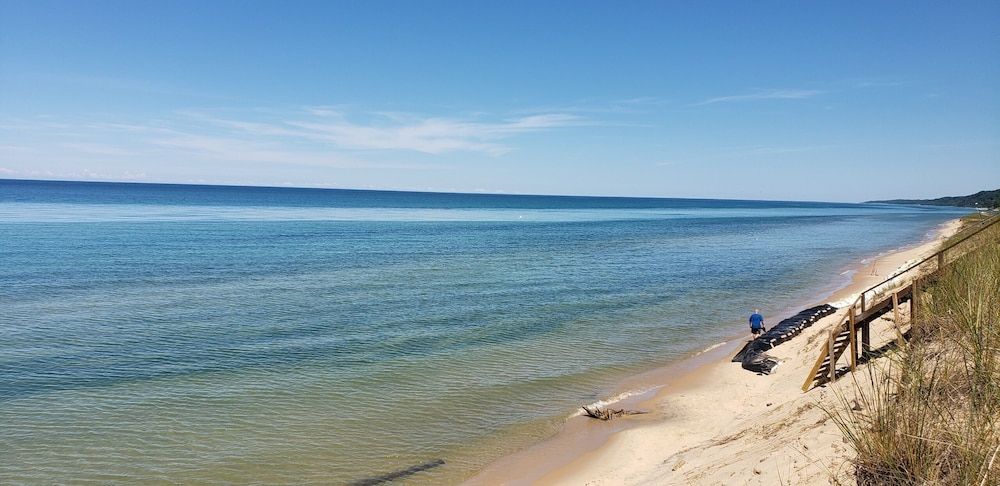 Lake Michigan Beachfront! Private Beachfront! Discounted Seasonal Rates - Montague - Playa