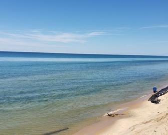 Lake Michigan Beachfront! Private Beachfront! Discounted Seasonal Rates - Montague - Playa