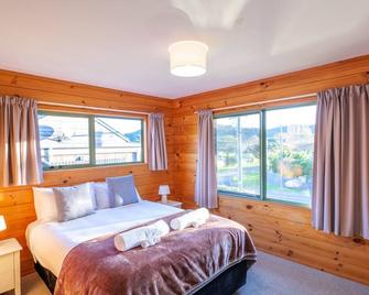 Moa Cottage in Oneroa Village - Waiheke Island - Bedroom