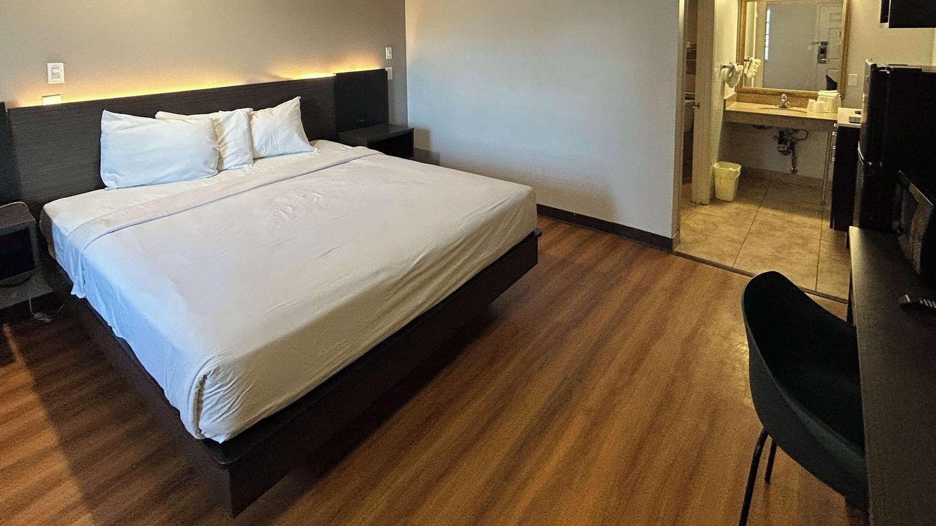 موتل 6 موجاف، كاليفورنيا - أيربورت