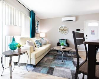 King Bed| Full Kitchen |55'Tvs|fast Wi-Fi | |w/D - San Diego - Sala de estar
