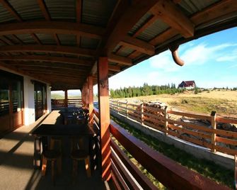 Pensiunea Muntele Alb - Horezu - Balcony