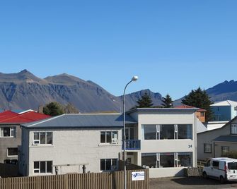 Old Airline Guesthouse - Hofn - Building