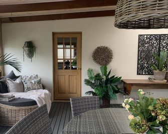 ‘A Place to call “Home” Bespoke Getaway - Mount Gambier - Innenhof