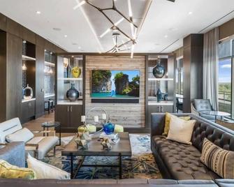Walk to Metro | Woodmont Triangle 2BR nr Central Farm Market - Bethesda - Living room