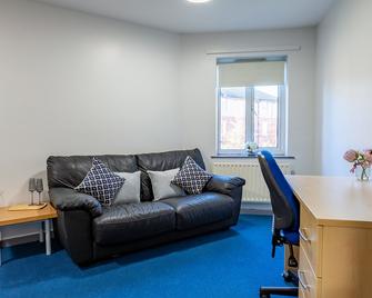 Room For Students Only-Stockton-On-Tees - Stockton-on-Tees - Living room