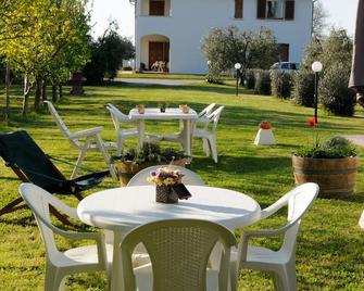 Agriturismo Valle Dei Venti - Venturina - Patio