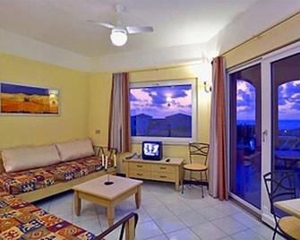 Sardinia Sea Views - Isola Rossa - Huiskamer
