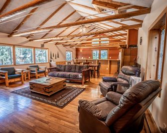 Colorado Bear Creek Cabins - Evergreen - Living room