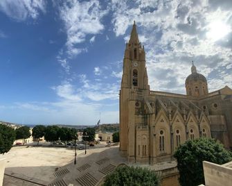 The White Knight Premium Boutique Hotel - Għajnsielem