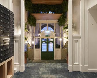 Hayy Luxury 2 Bed Apartments in Leeds City Centre - Leeds - Hallway