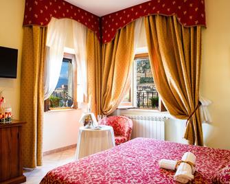 Hotel Il Cavalier D'Arpino - Arpino - Bedroom
