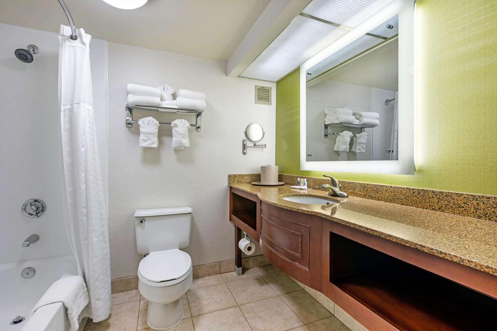 Comfort Inn Suites Anaheim 89 1 9 2 Anaheim Hotel Deals
