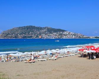 Monart City Hotel - אלניה - חוף