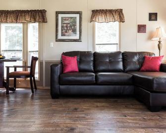 Red Shoes Rv Park - Kinder - Obývací pokoj