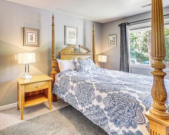 Home On More Than 1 Acre of Woods in Sea - Maple Valley - Bedroom